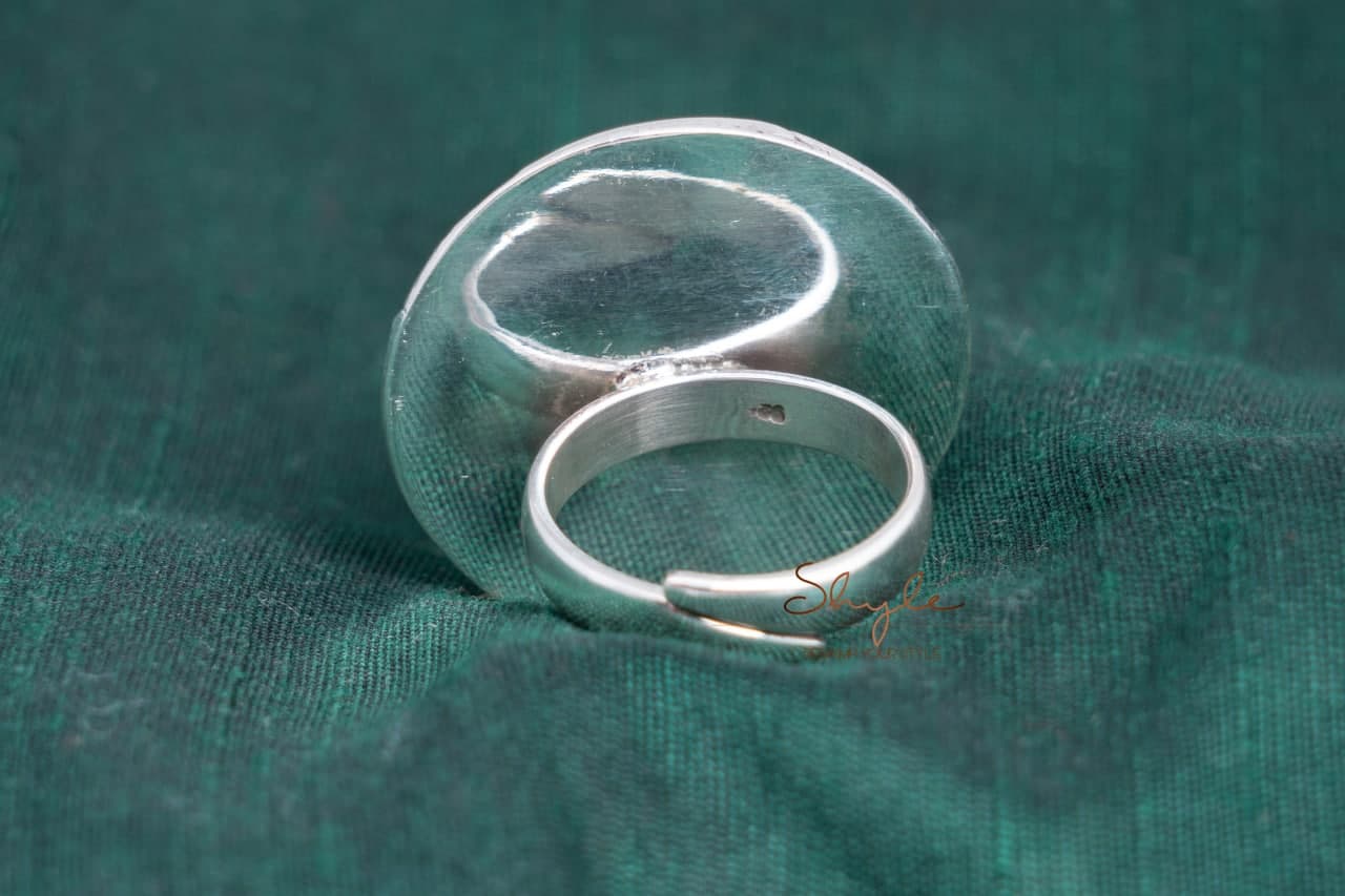 Mizoya Pyramid Embossed Daana Detailed Ring