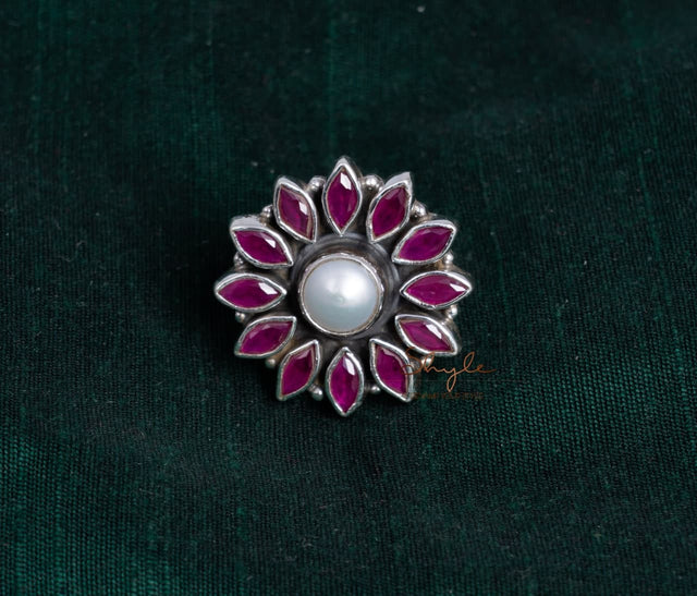 Moh Jadau Scintillating Flower ring