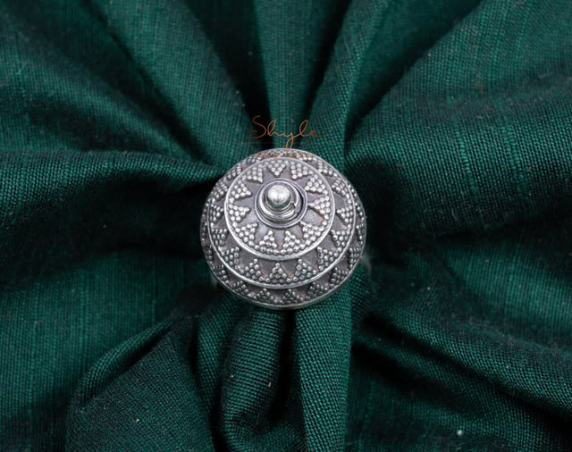 Moh Daana Art Embossed Ring