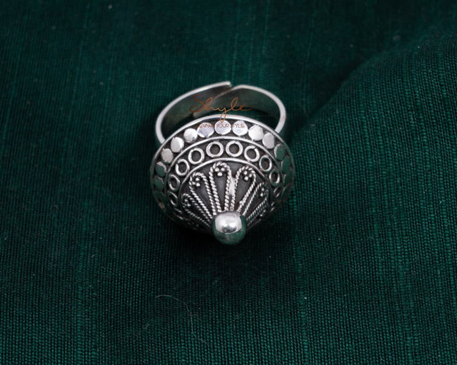 Mizoya Pyramid Ring