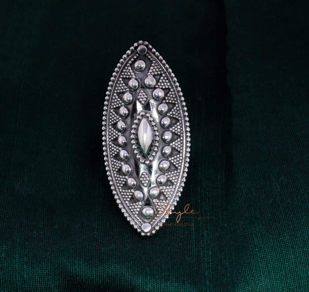 Anvaya Trinetra Daana Detailed Ring