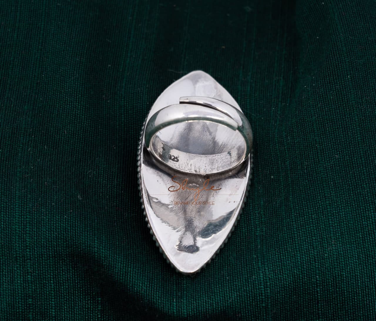 Anvaya Trinetra Daana Detailed Ring