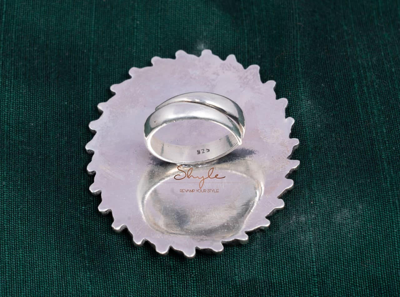 Anvaya Daana art Classic Ring