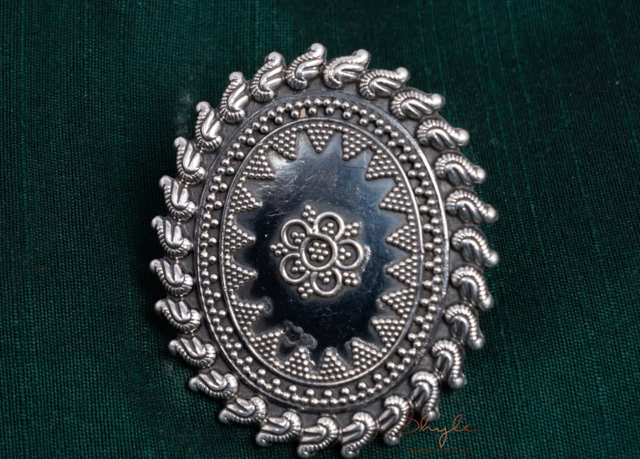 Anvaya Daana art Classic Ring