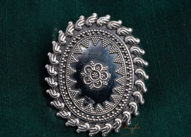 Anvaya Daana art Classic Ring