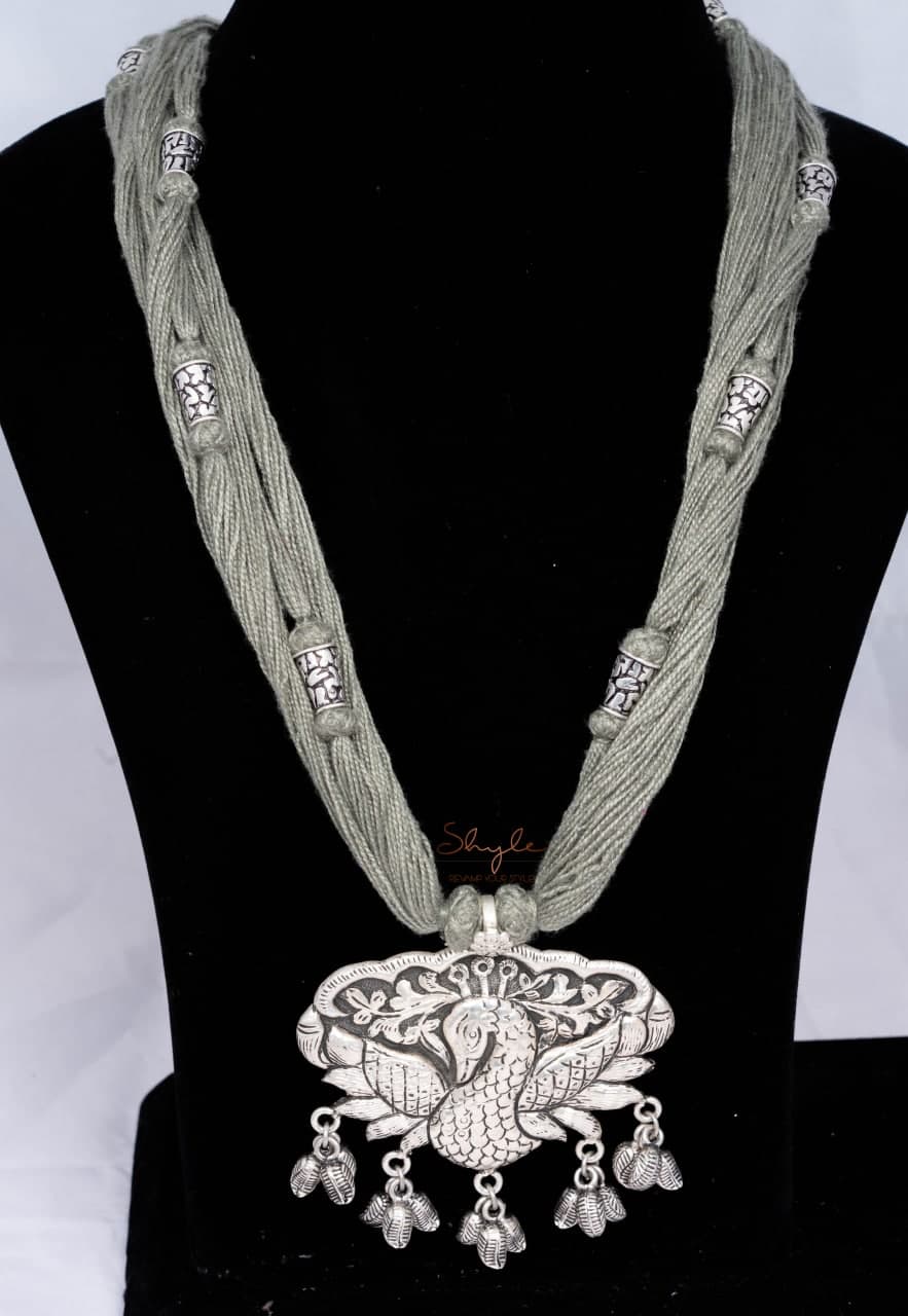 Mizoya Dancing Peacock Chitai Detailed Classic Necklace