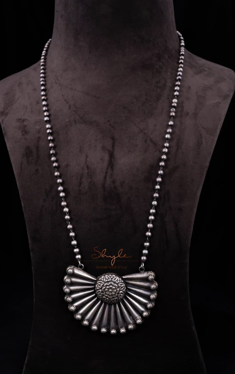 Anvaya Embossed Classic Necklace