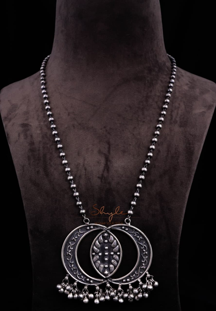 Anvaya Intricate Eight Classic Necklace
