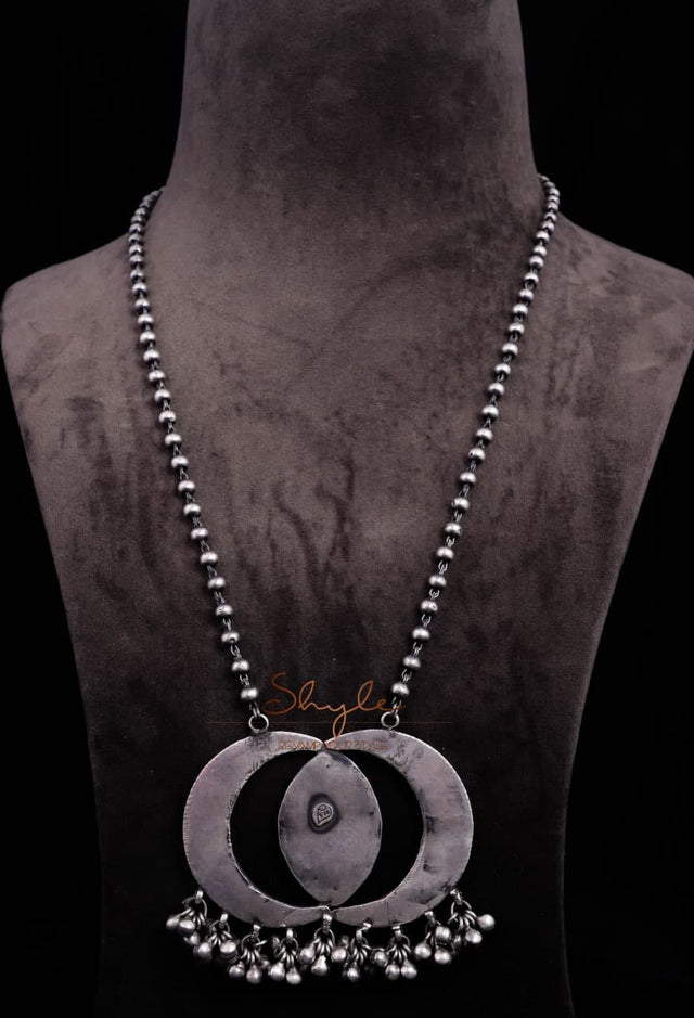 Anvaya Intricate Eight Classic Necklace