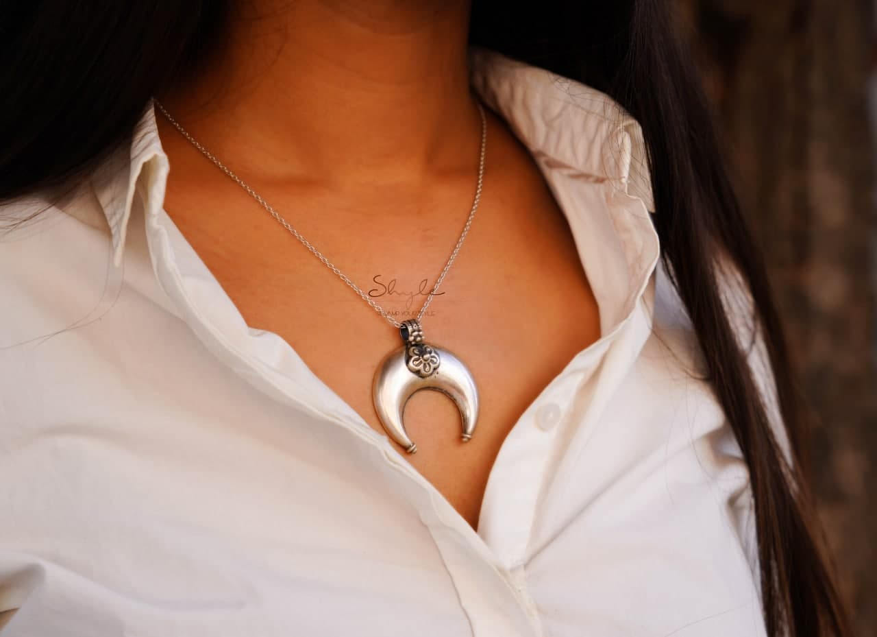 Anvaya Classic Crescent Moon Pendant