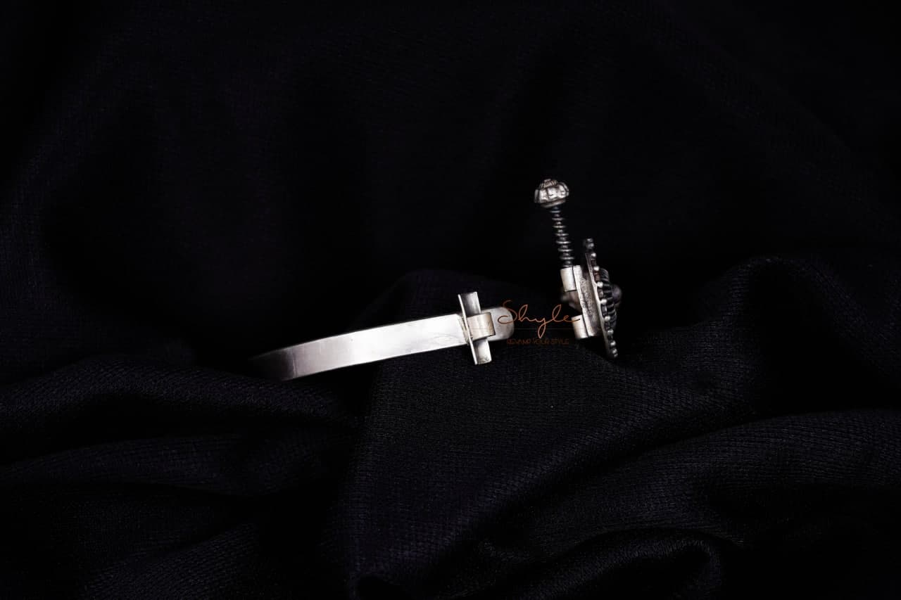 Adya Intricate Tri motif D Kada side