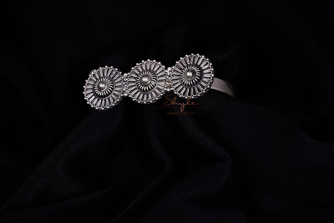 Adya Intricate Tri motif D Kada front