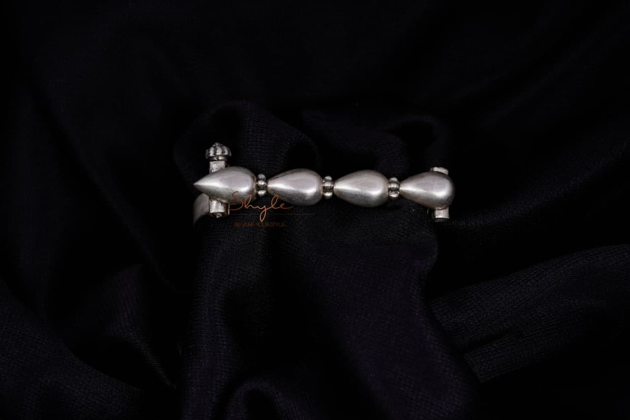 Adya Statement Boond D Kada front