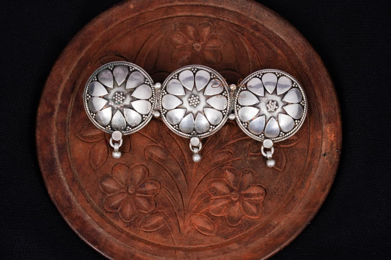 Moh Intricate Petal ghughri drop Hair pin