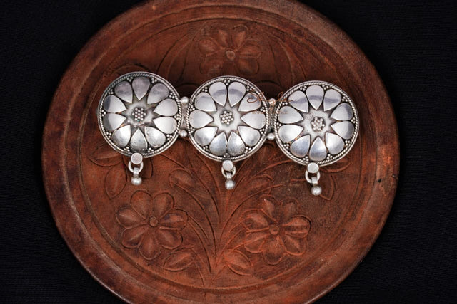 Moh Intricate Petal ghughri drop Hair pin