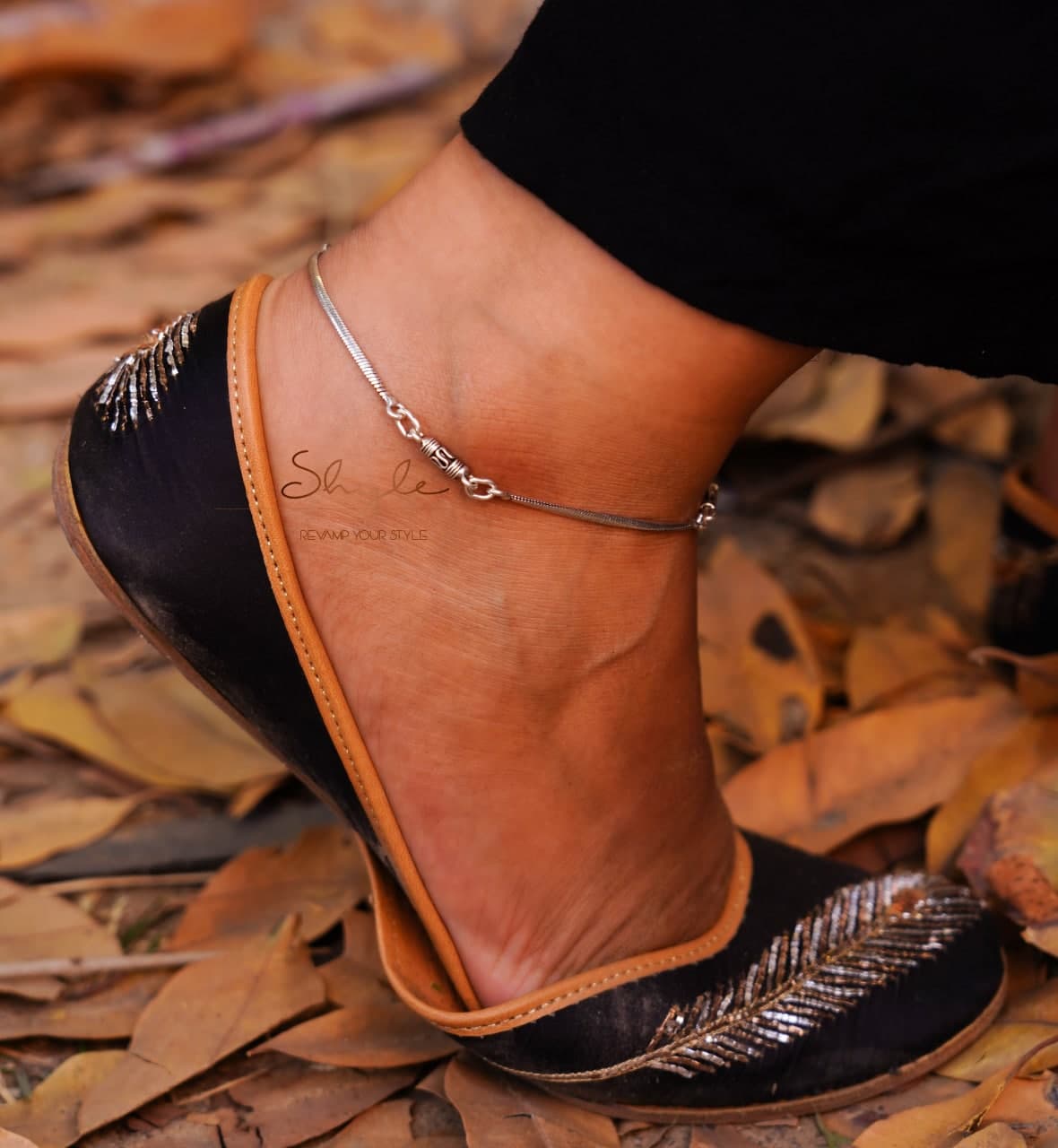 Moh Intricate motif Everyday Ankle Pair