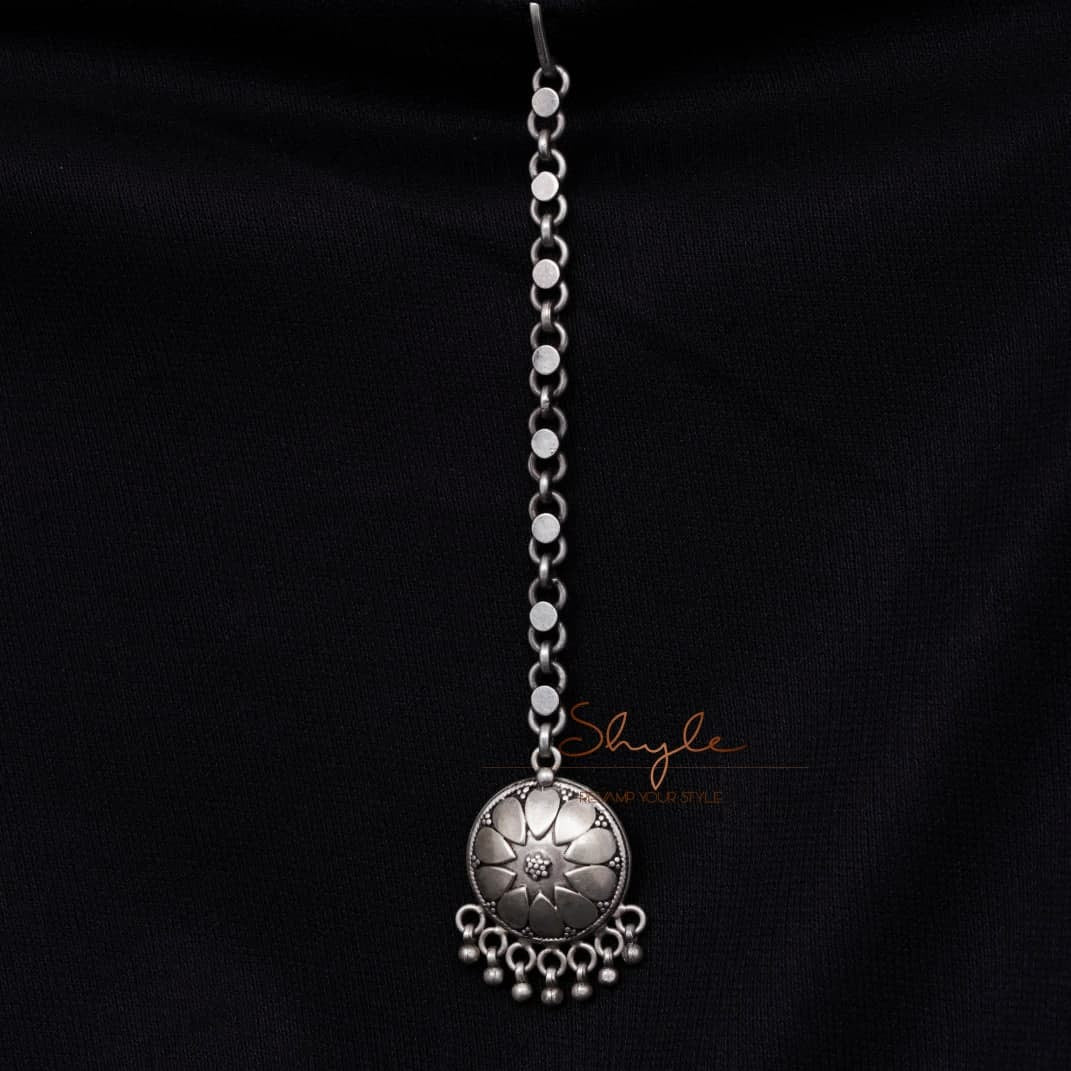 Moh Petal ghughri Maangtika front