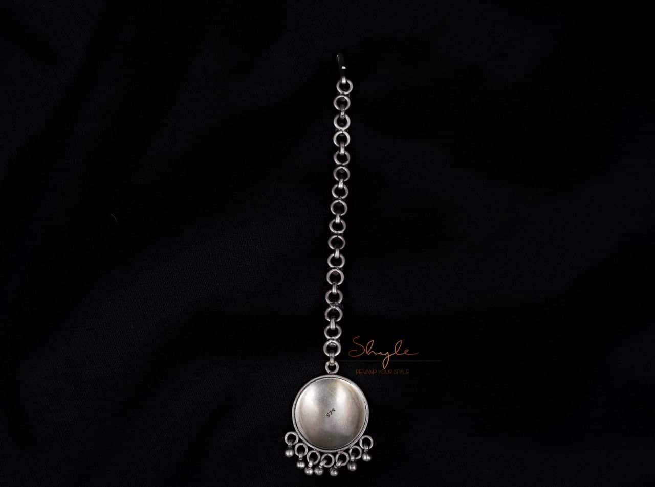 Moh Petal ghughri Maangtika back