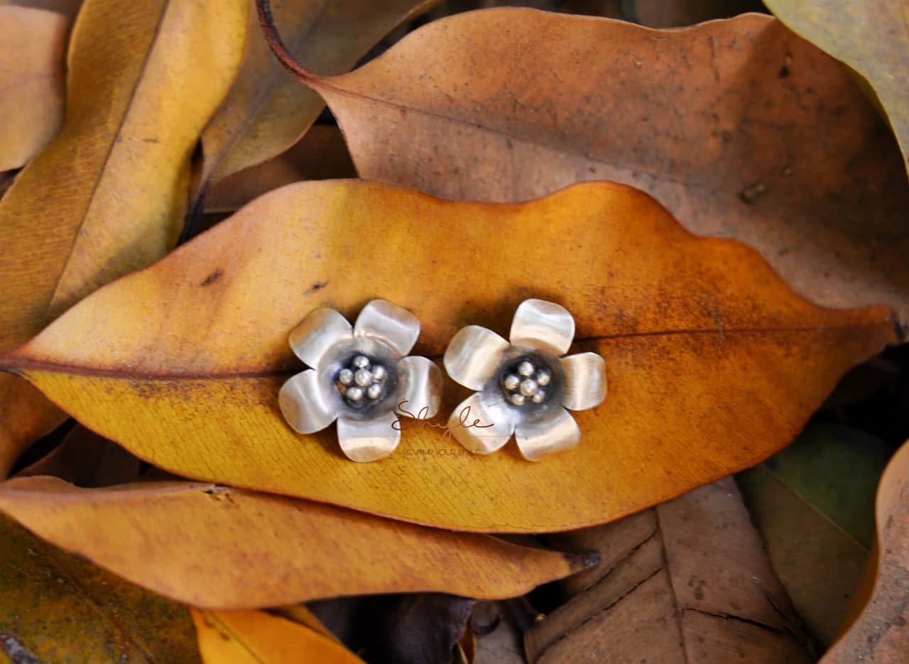 Moh Mini Flower Statement Earrings