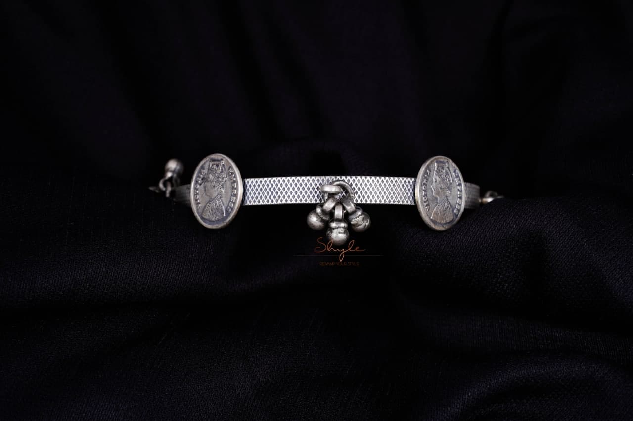 Mizoya Victorian coin ghughri Textured Bangle back