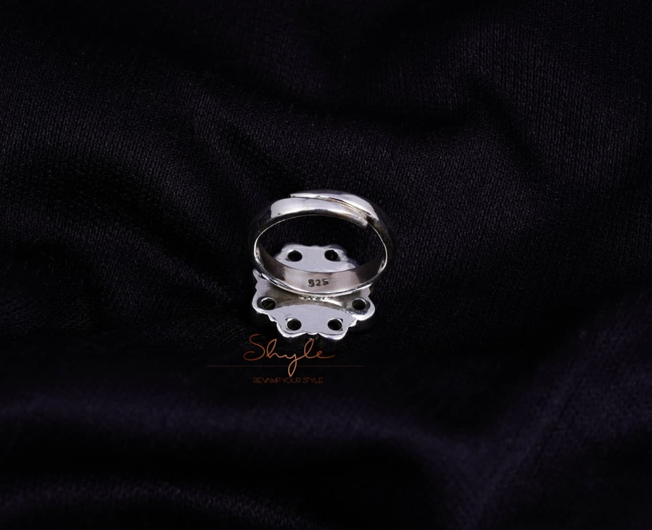 Essence Mini Flower Scintillating Ring