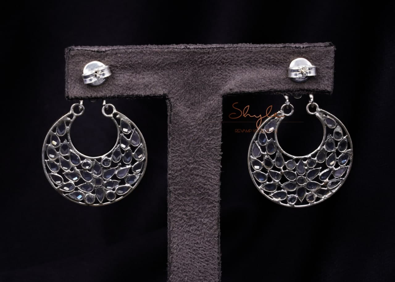 Essence Scintillating Petal Motif Earrings back