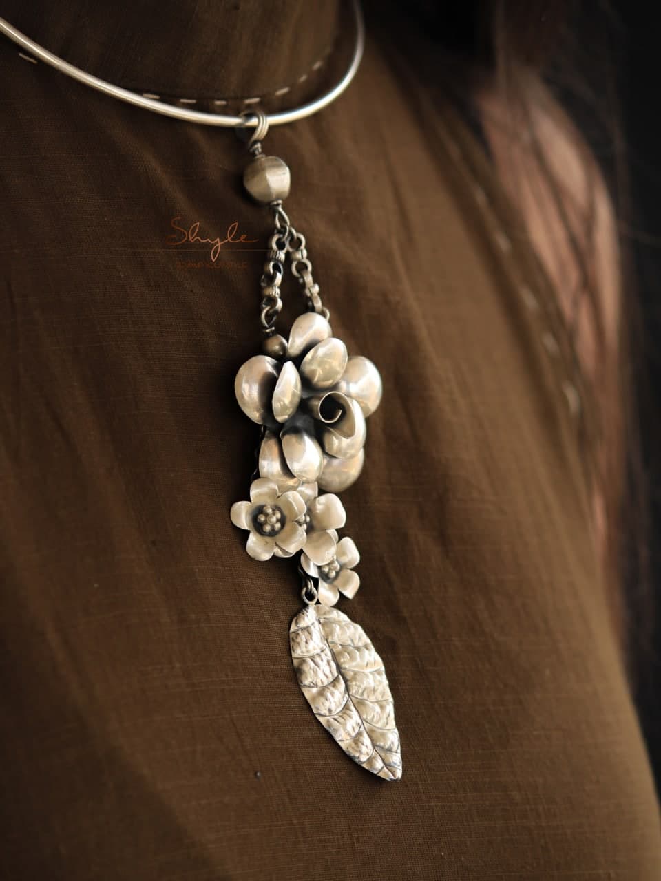 Qurbat Flora Leaf Cluster Hasli Necklace