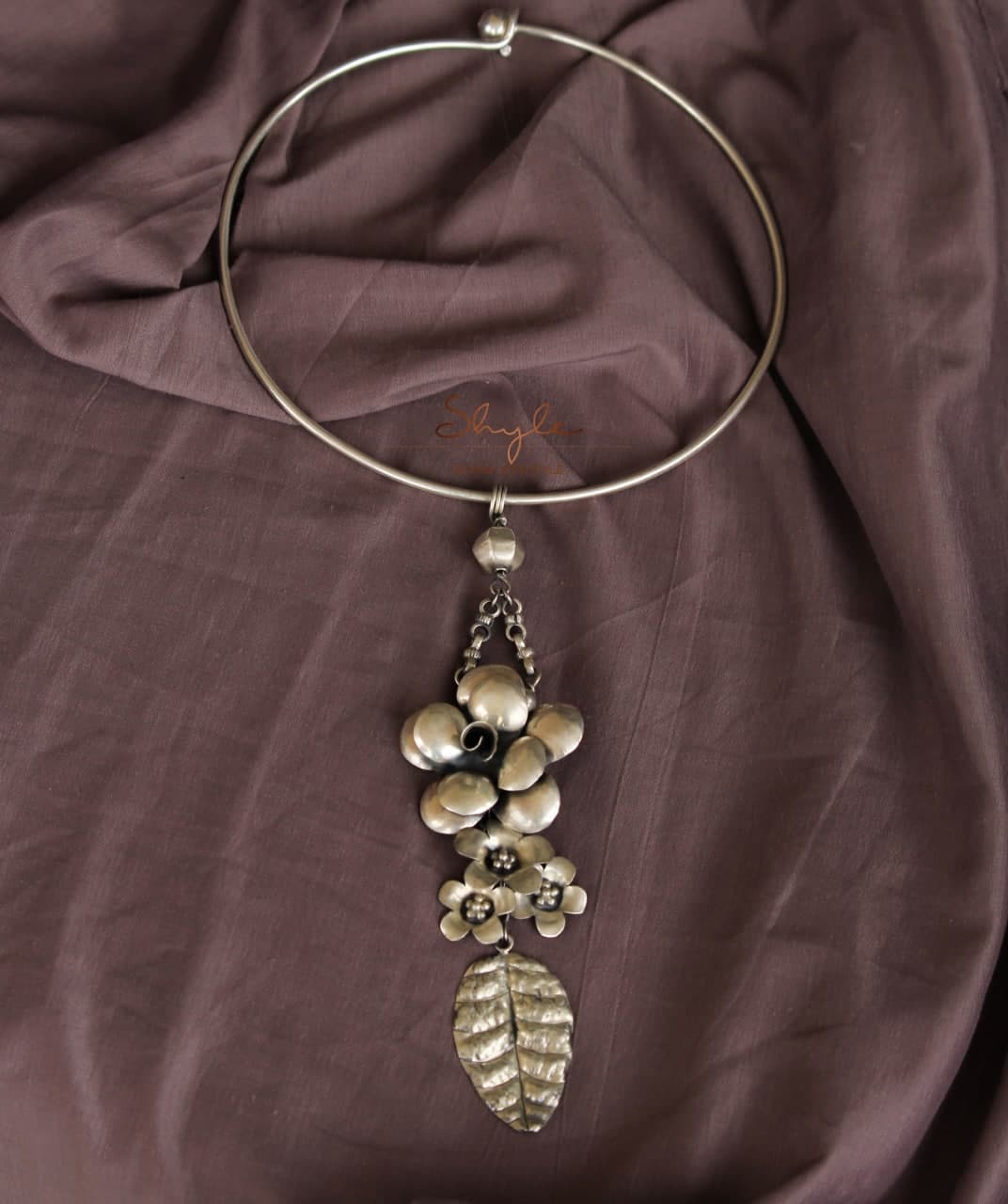 Qurbat Flora Leaf Cluster Hasli Necklace