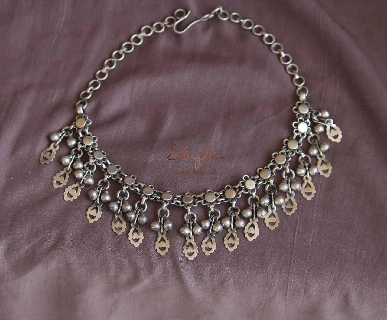 Tattva Carved Leaf drop ghugri Classic Two Way Choker