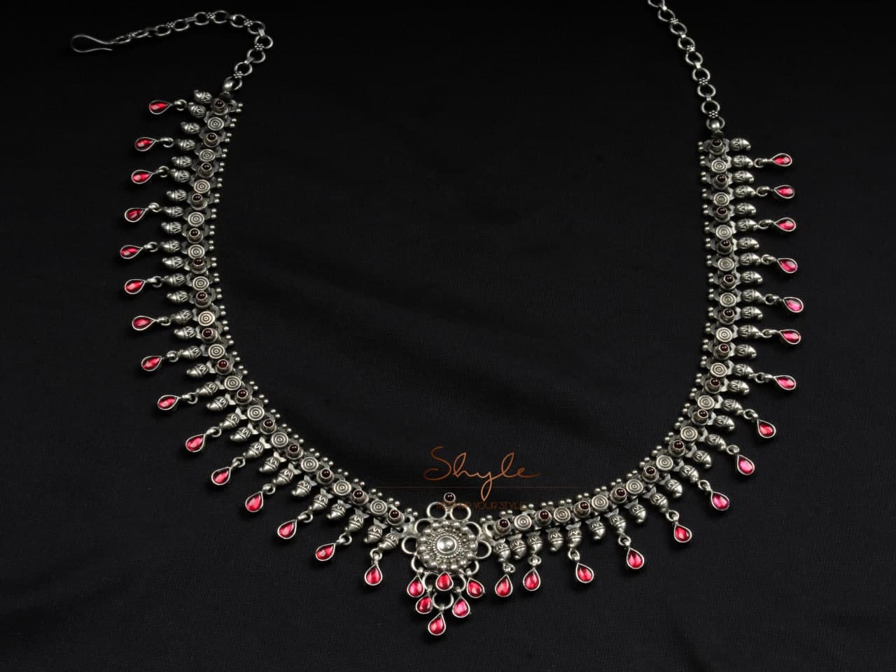 Tattva Jadau Intricate Statement Necklace Set