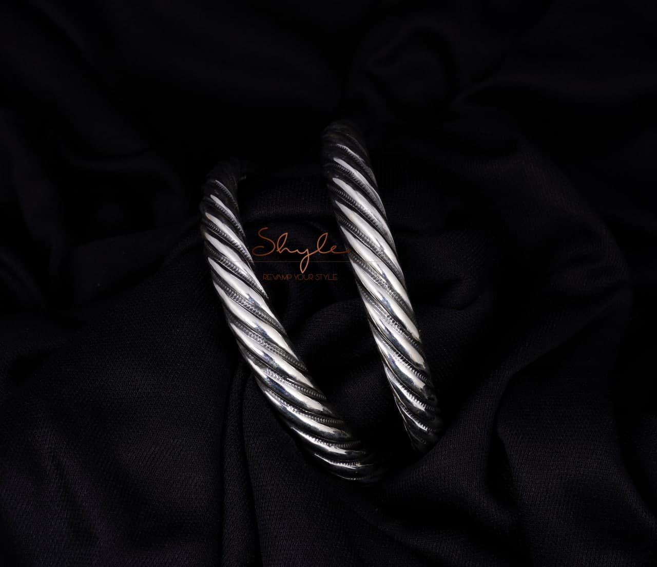 Anvaya Intricate Spiral Ankle Kada side