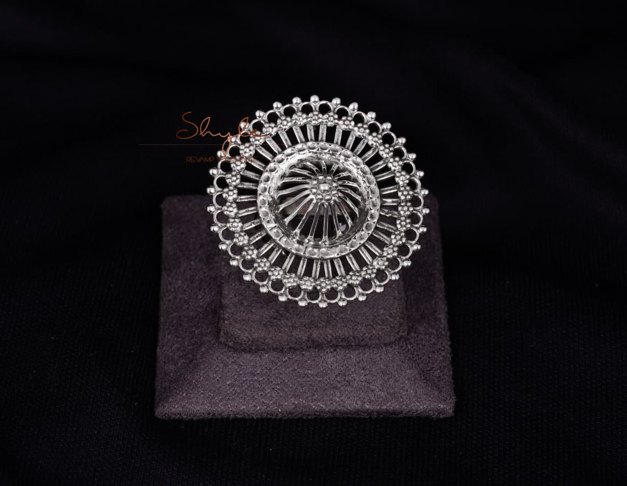 Anvaya Fine Carved Embossed Ring