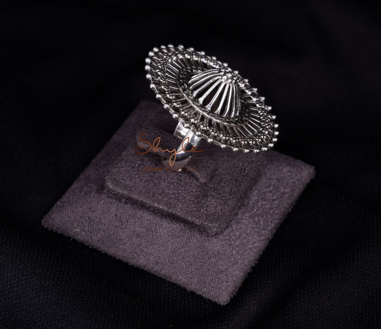 Anvaya Fine Carved Embossed Ring