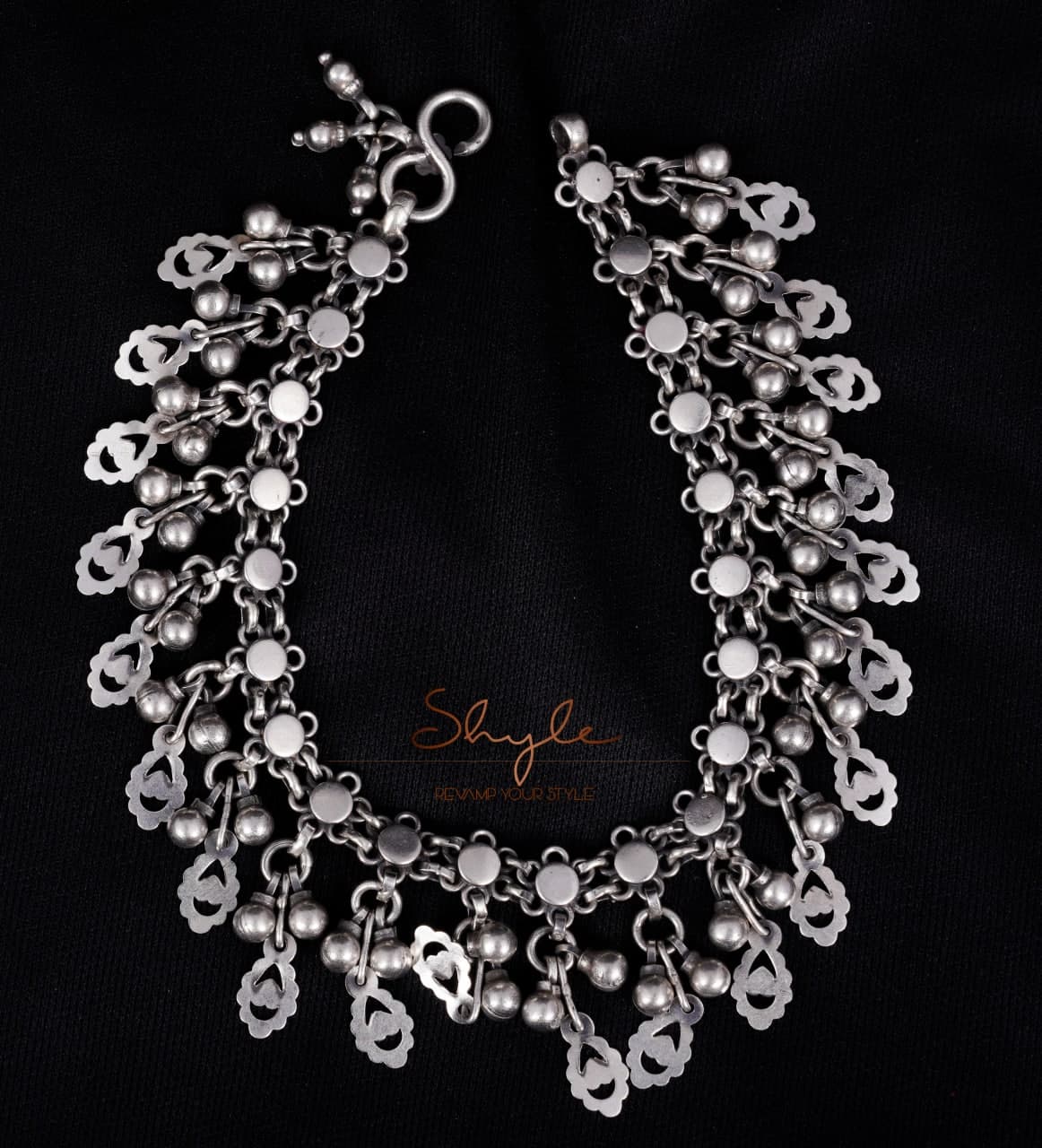 Tattva Carved Leaf Drop Ghughri Statement Anklet back