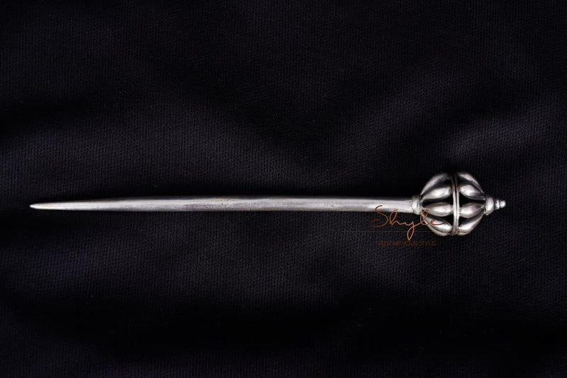 Mizoya Embossed Motif Juda Pin front