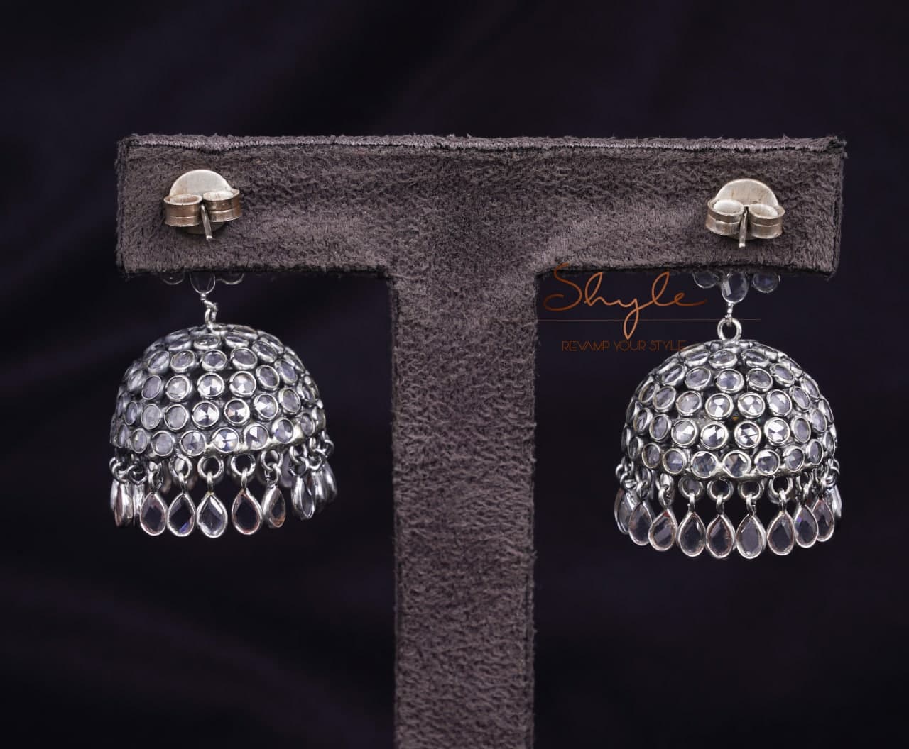 Essence Scintillating Versatile Jhumka