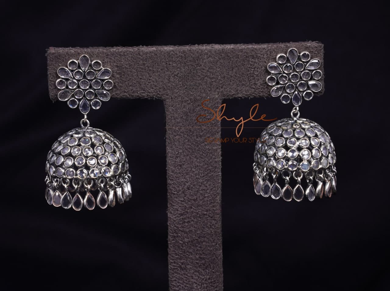 Essence Scintillating Versatile Jhumka