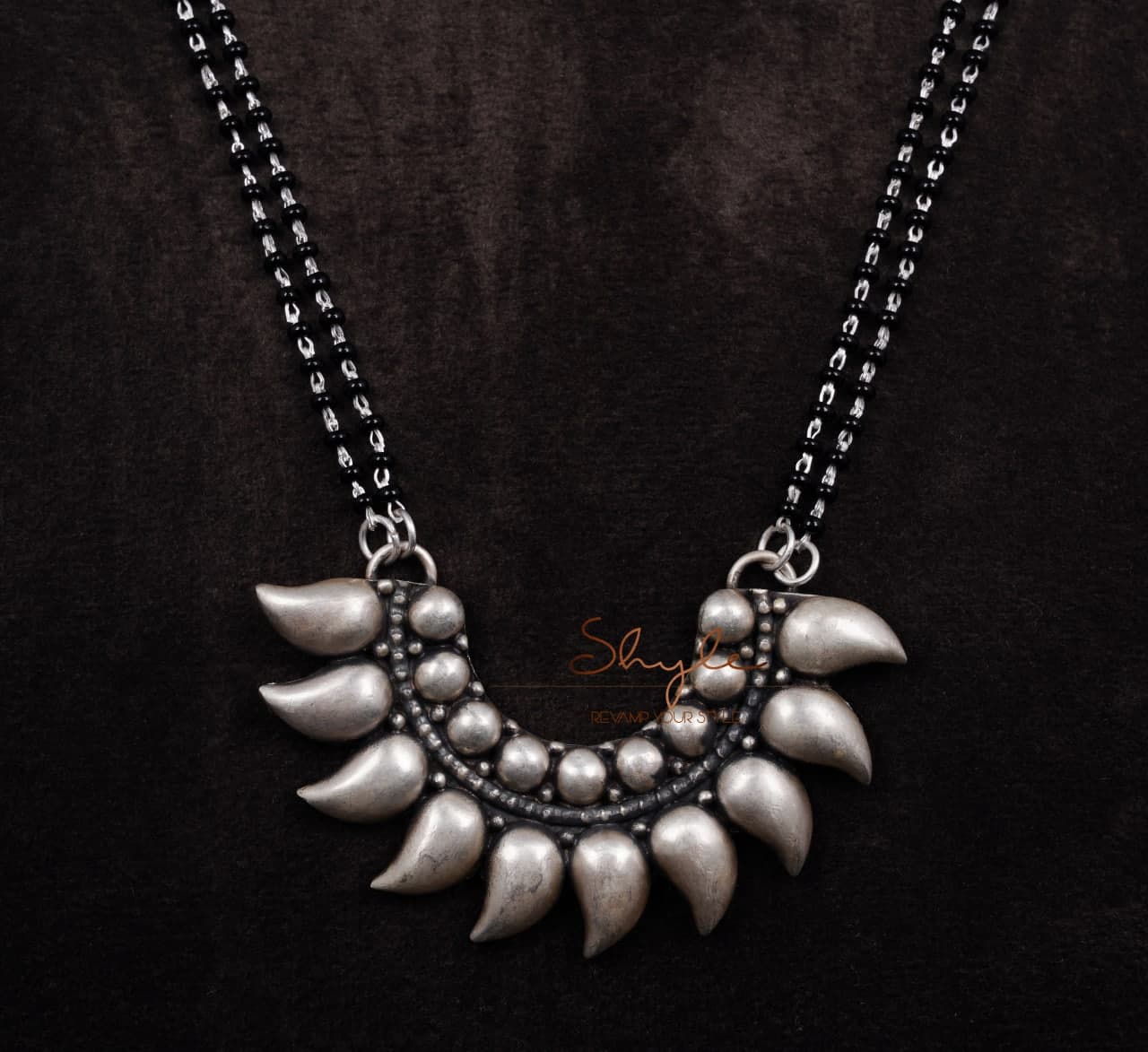 Moh Carry Motifs Embossed Mangalsutra