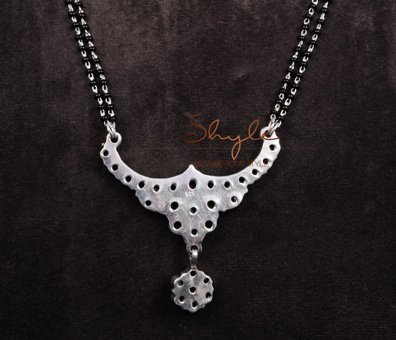 Adya Jadau Multistone Fine Mangalsutra