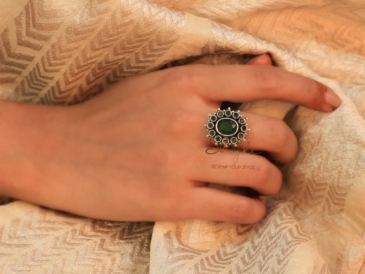 Essence Green Scintillating Ring