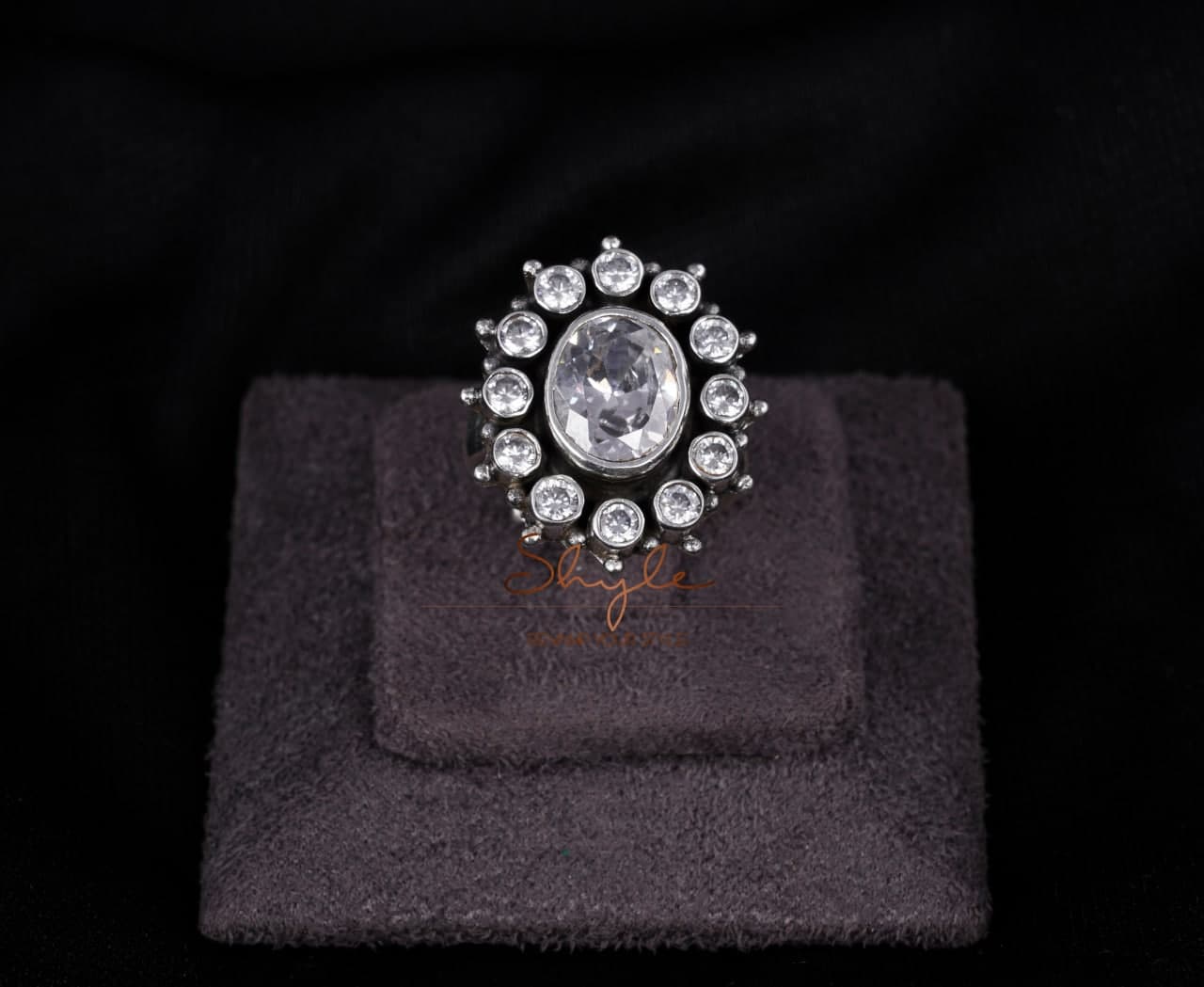 Essence Scinitillating Ring