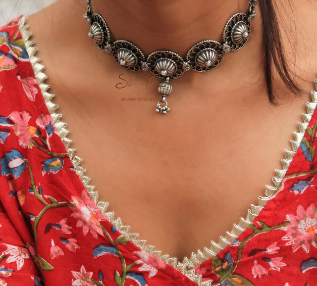 Mizoya Embossed Carved Statement Choker