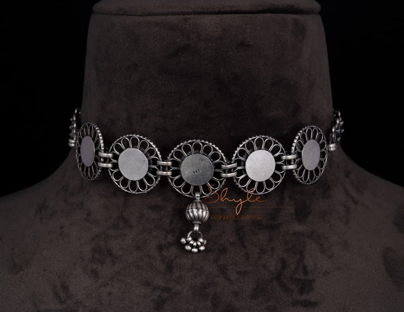 Mizoya Embossed Carved Statement Choker