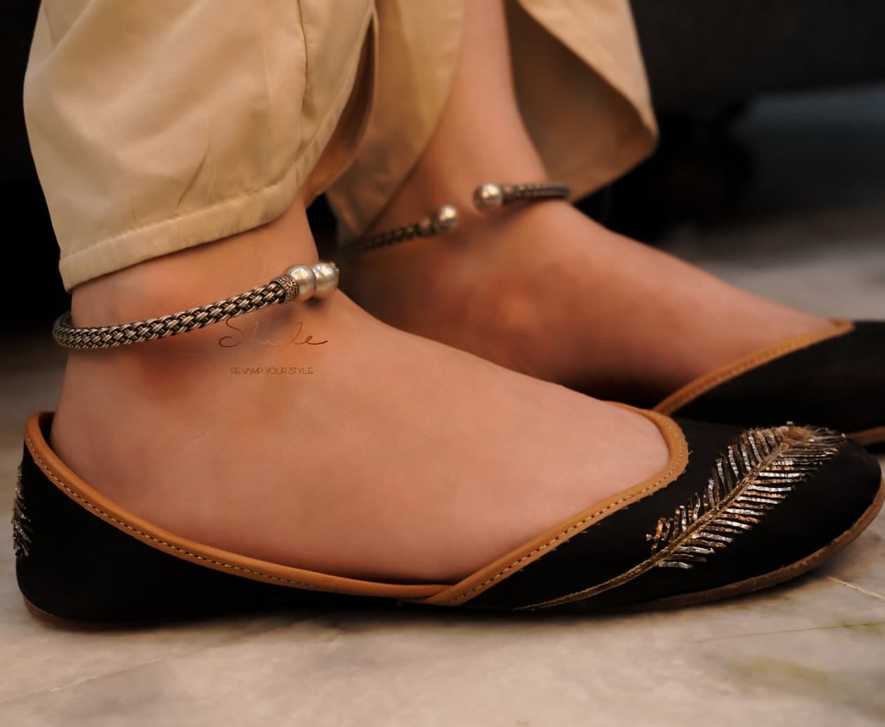 Mizoya Intricate Guthau Ball Ankle Kada model
