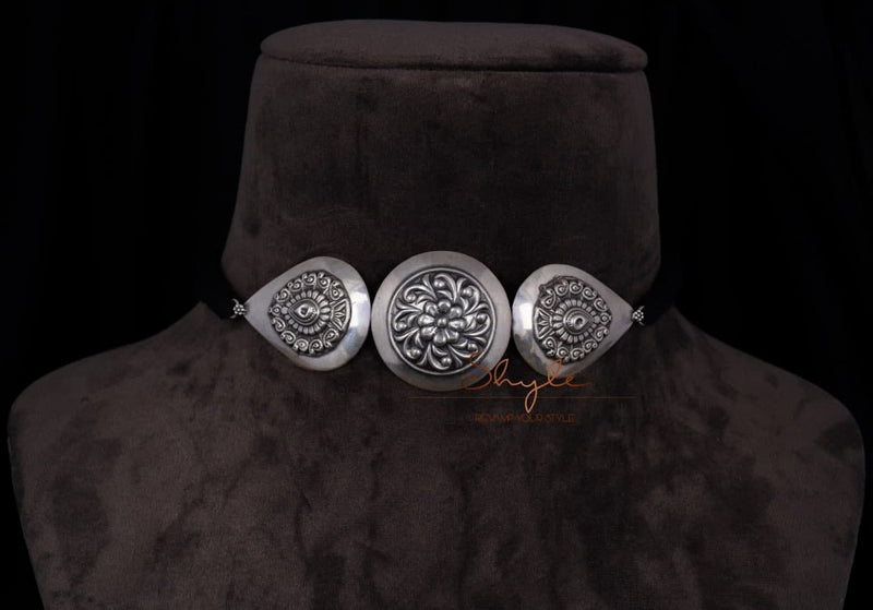 Mizoya Tri Motif Intricate Choker front