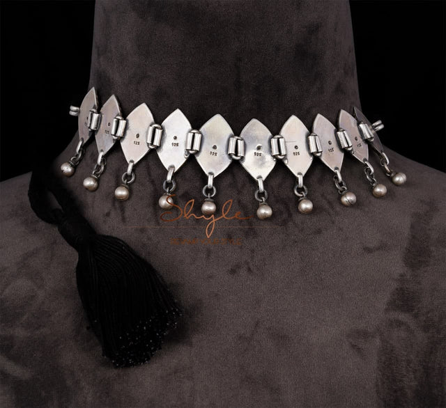 Adya Intricate Leaf Drop Choker