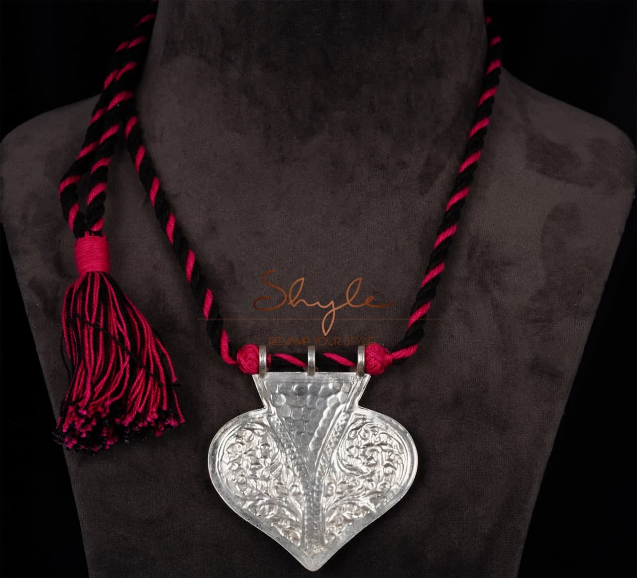 Moh Paan Chitai Versatile Necklace