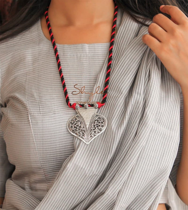 Moh Paan Chitai Versatile Necklace