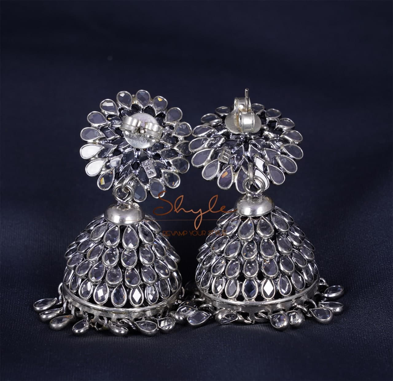 Essence Scintillating Versatile Jhumka back