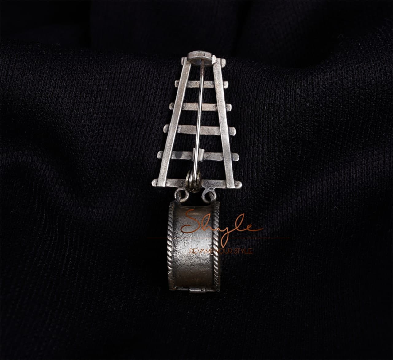 Anvaya Statement Xylophone Brooch back